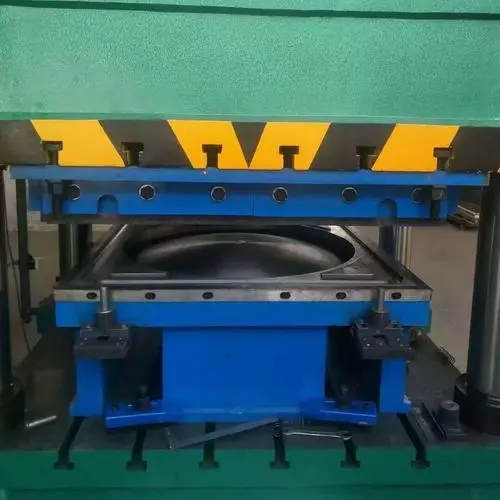 不锈钢水箱模具是用不锈钢水箱液压机成型不锈钢水箱的模具