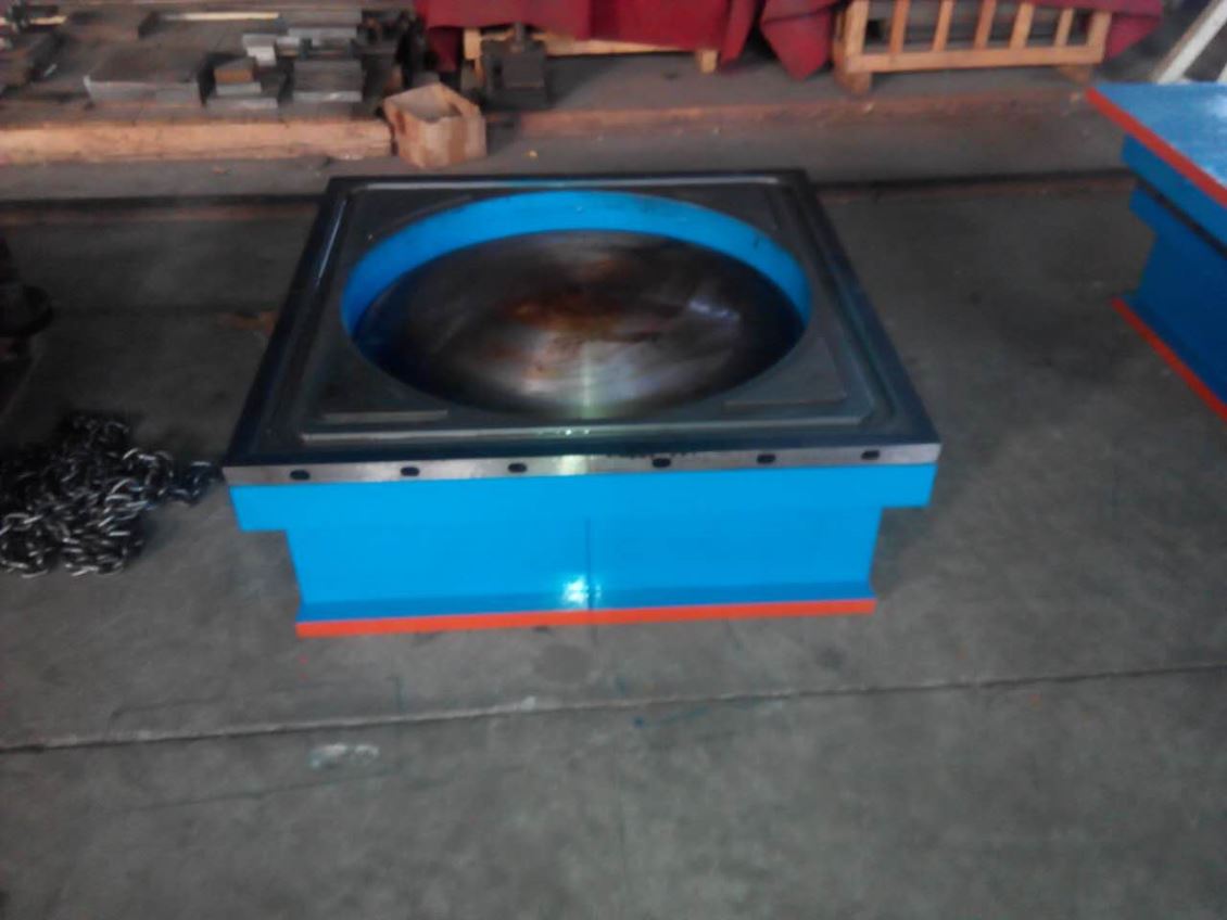 不锈钢水箱模具是用不锈钢水箱液压机成型不锈钢水箱的模具
